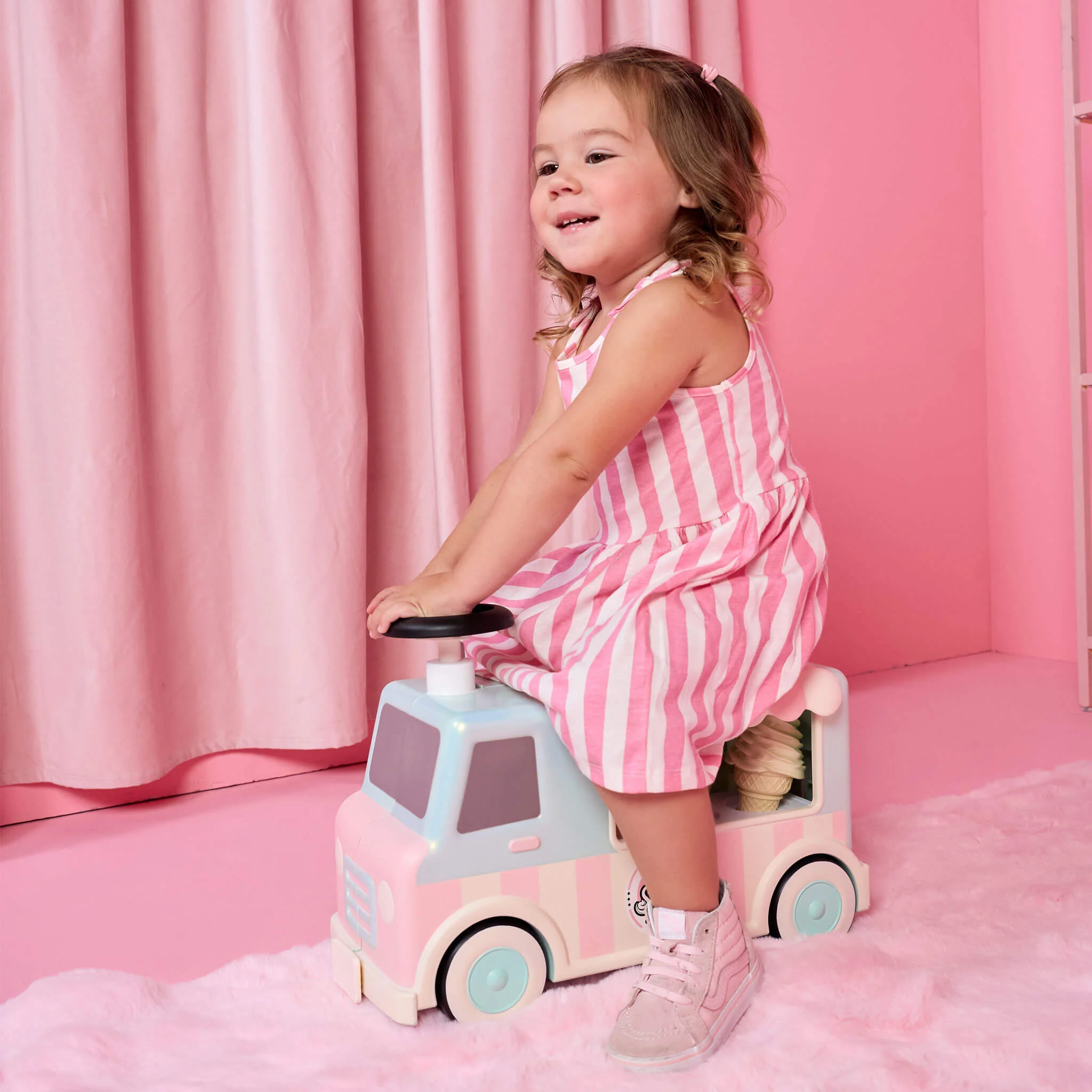 Little Tikes Sweet Spaces Ice Cream Scoot N' Serve Ride-On - Image 2