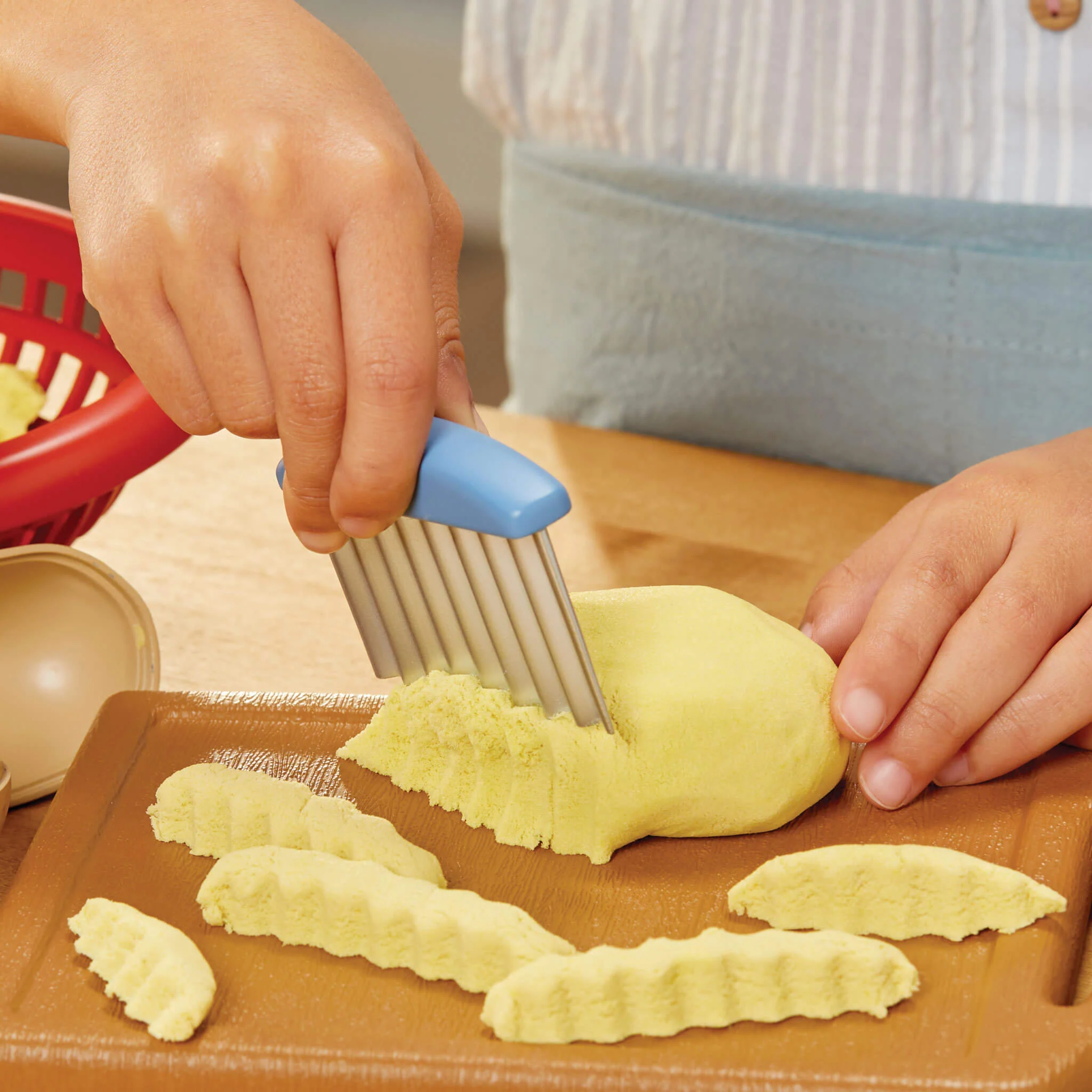 Little Tikes Creative Chefs Cheeseburger and Fries Kit - Image 4